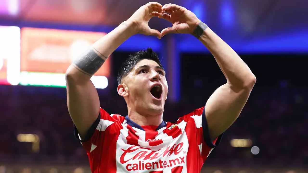 Alan Pulido desata rumores por supuesta nueva boda