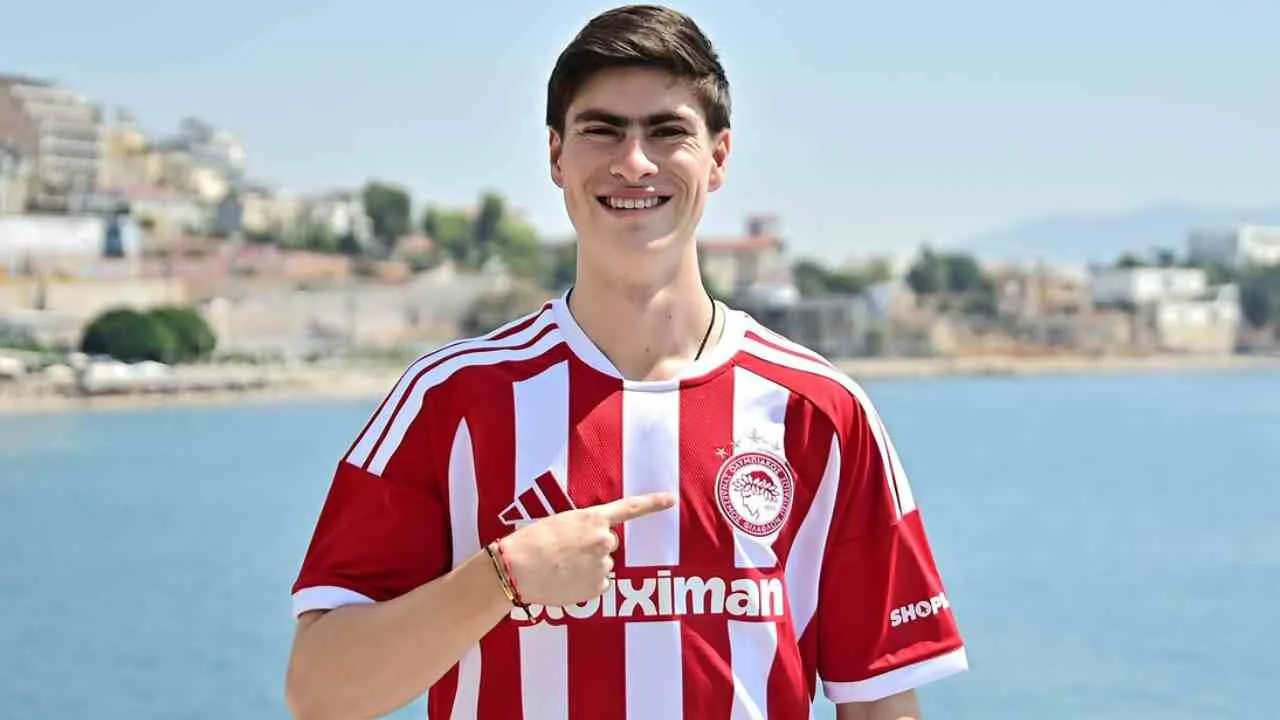 Hormiga González hace historia en Grecia y alista su debut con Olympiacos