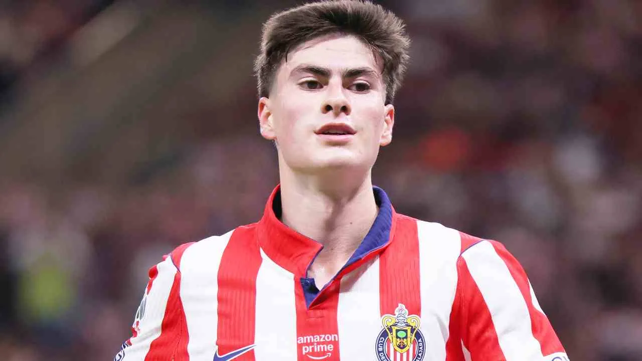 Hormiga González rompe en llanto al dejar Chivas