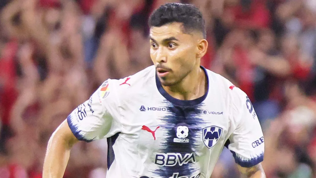 Orbelín Pineda mostró la profunda cortada que sufrió durante el Atlas vs Rayados.