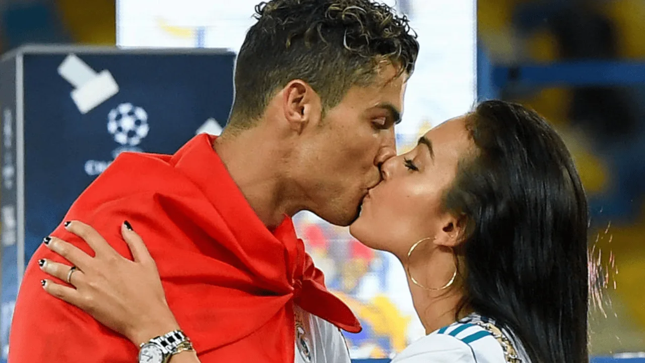 CR7 anunció su casamiento.