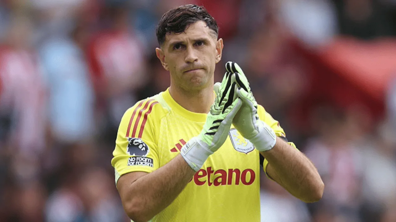 Dibu Martínez podría no llegar a la Juve.