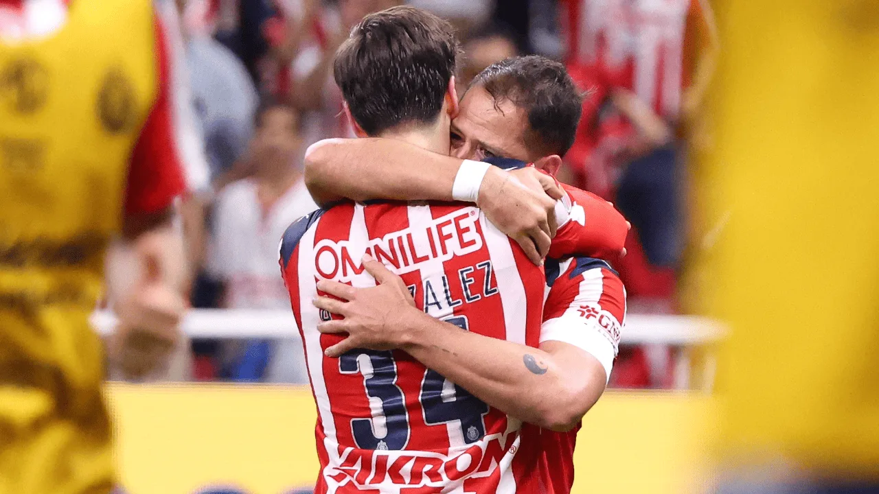 Chicharito se mostró orgulloso del joven delantero.