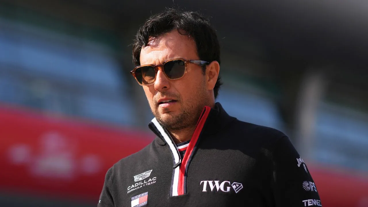 Checo Pérez se lleva tremendo susto en el GP de Países Bajos por culpa de Cadillac.