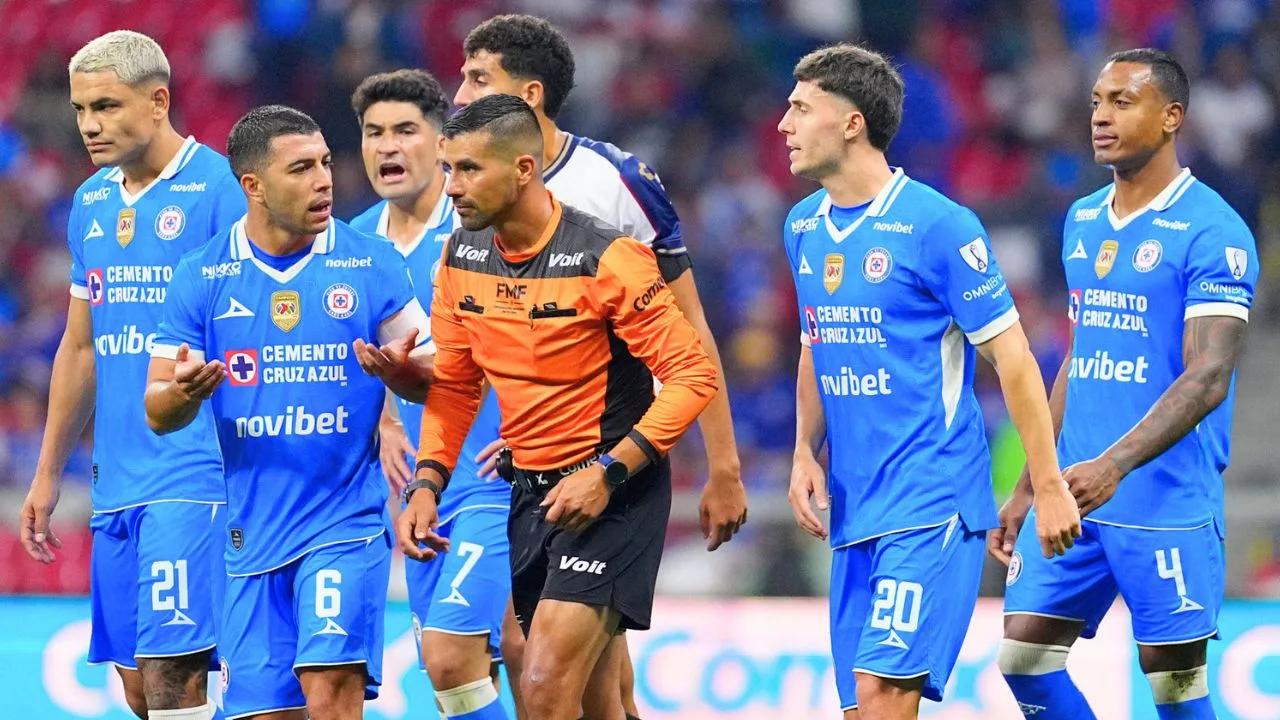 Susto en el aire: avión donde viajaba Cruz Azul para la J3 de Leagues Cup habría presentado fallas en pleno vuelo.