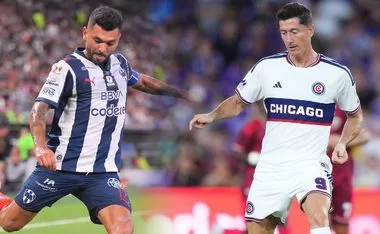 Tecatito Corona y Robert Lewandowski.