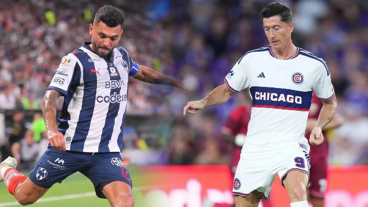 Tecatito Corona y Robert Lewandowski.
