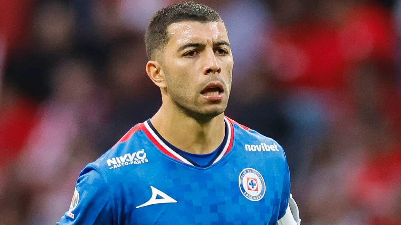 Erik Lira, jugador de Cruz Azul y Selección Mexicana.