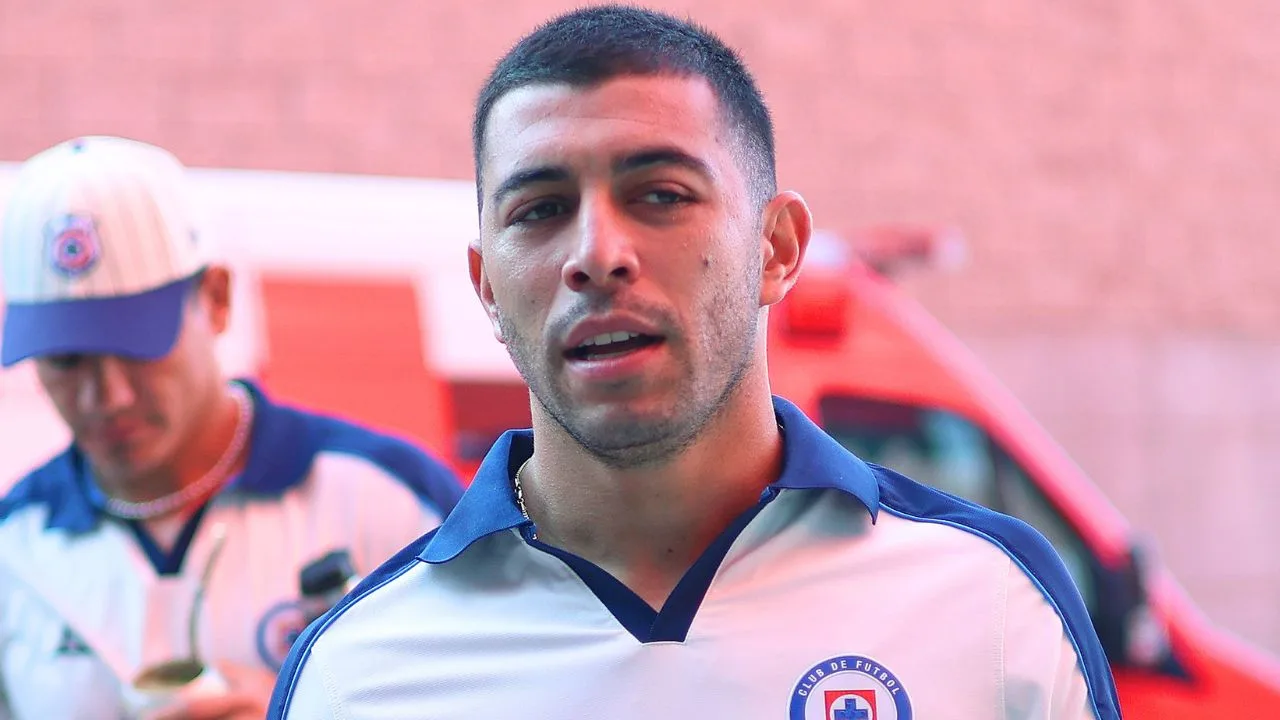 No fue por el Mónaco: ventilan el verdadero motivo por el que Erik Lira no jugó con Cruz Azul vs Atlas.
