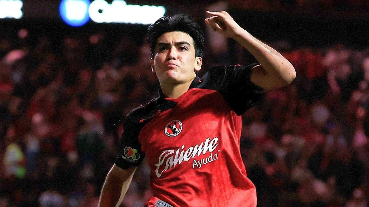 Gilberto Mora no titubeó y así cobró el penal frente a Keylor Navas en el Xolos de Tijuana vs Pumas.