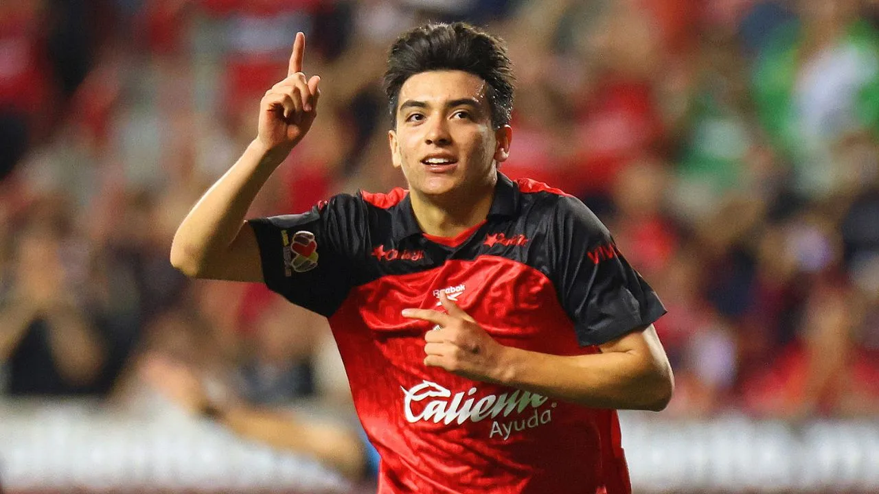 Captan a Gilberto Mora jugando descalzo en pleno partido de la Leagues Cup: qué fue lo que le pasó.