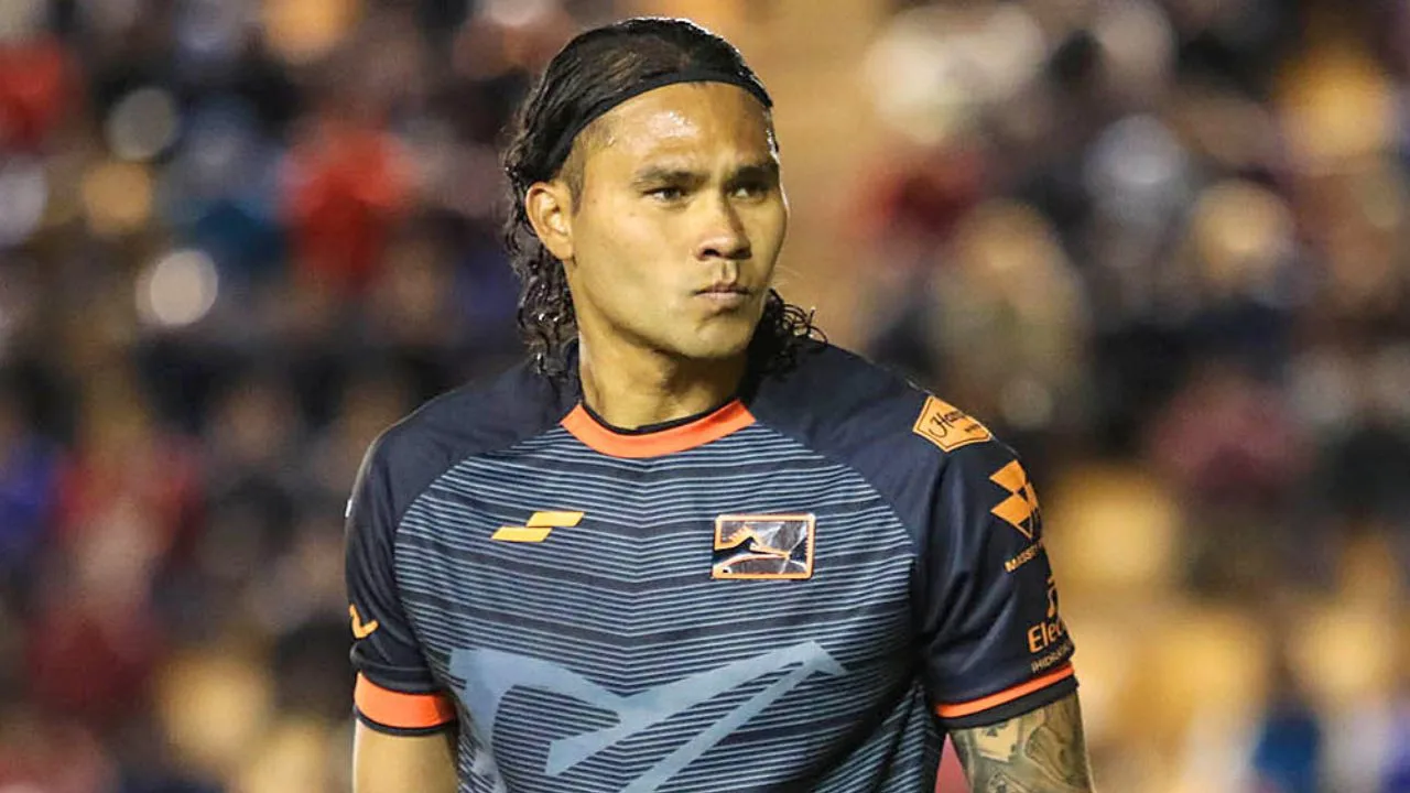 Gullit Peña protagoniza controversial video donde aparece en estado inconveniente.