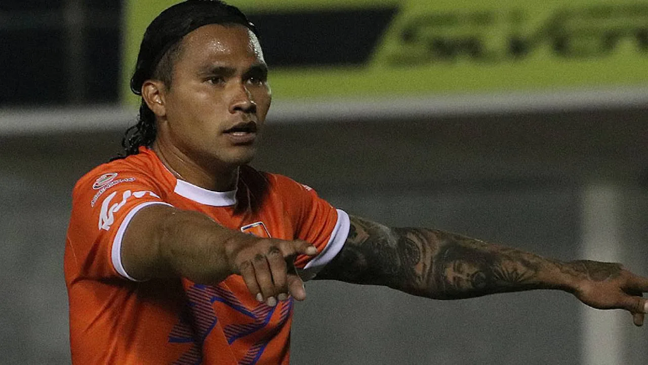 Gullit Peña, futbolista mexicano.