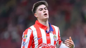 La misteriosa actitud de Chivas con la Hormiga González al finalizar el partido vs Santos Laguna