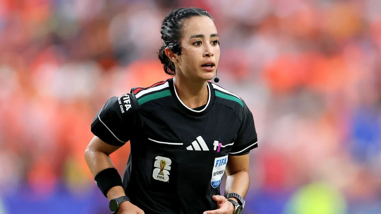 ¿Balonazo a Katia Itzel en el Querétaro vs Tigres fue intencional? Paco Chacón estalla contra futbolista.