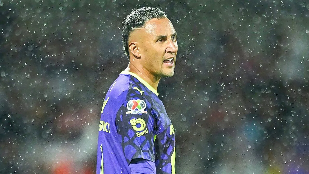 El atajadón de Keylor Navas que no contó en el Pumas vs Necaxa del Apertura 2026.