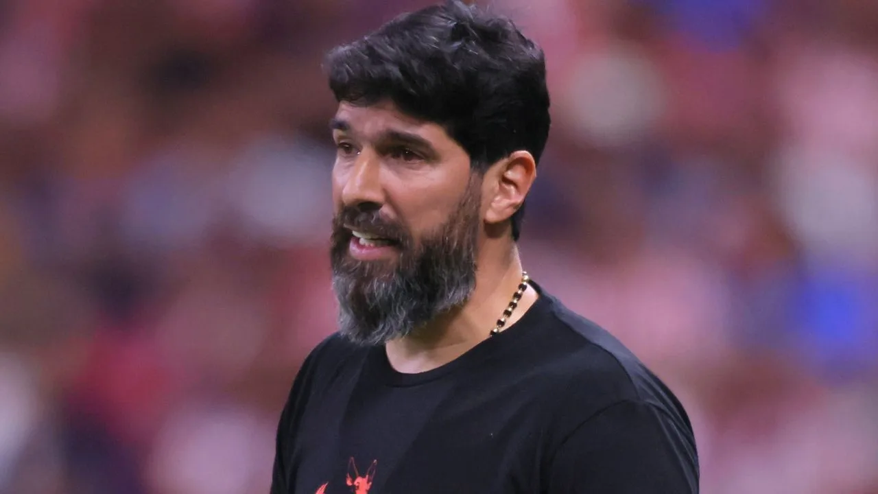 Loco Abreu desata controversia con polémica declaración sobre los mexicanos de Chivas.