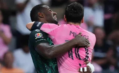 Jhohan Romaña y Lionel Messi