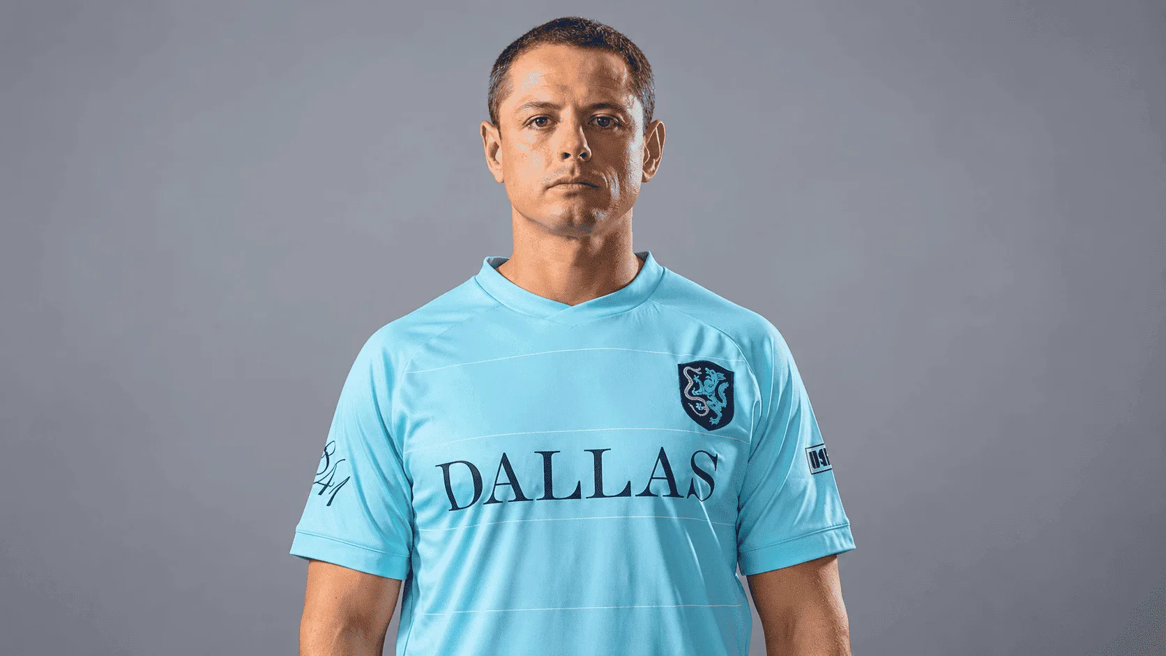 Chicharito posó con el uniforme de su nuevo equipo.
