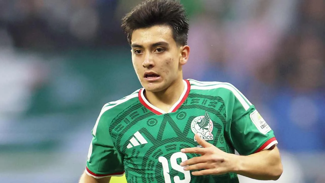 Gilberto Mora le quita el 10 a Alexis Vega en Selección Mexicana