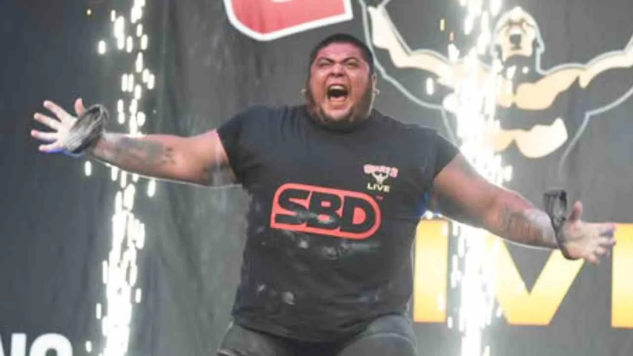 Raúl Flores hizo historia en Inglaterra al levantar 511 kilos.