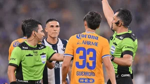 Polémica en el Clásico Regio: las figuras de Tigres y Rayados que terminaron expulsadas tras la trifulca