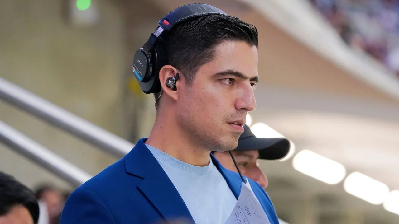 Andrés Vaca confunde a jugadores del América en pleno Clásico Joven y las redes lo revientan.