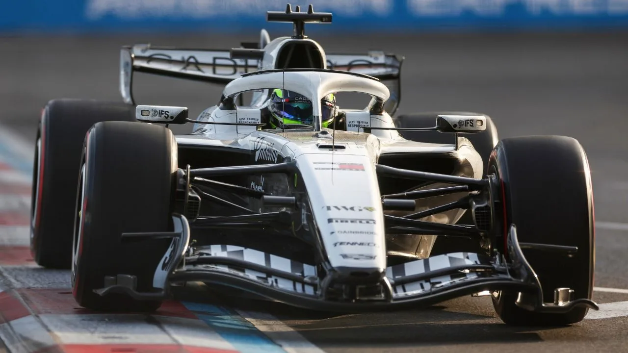 Dónde y a qué hora ver a Checo Pérez en el GP de Azerbaiyán y de qué posición arrancará.