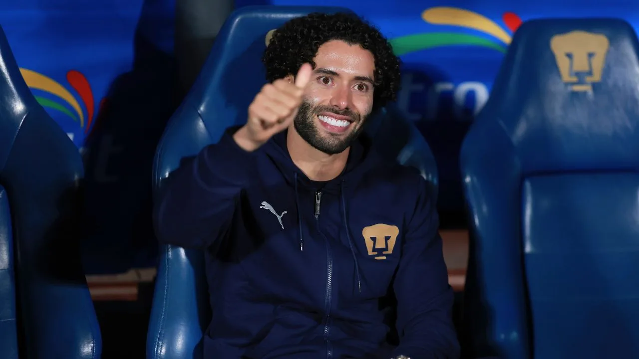 Chino Huerta le cumple sueño a niño que se disfrazó como él previo a su redebut con Pumas.