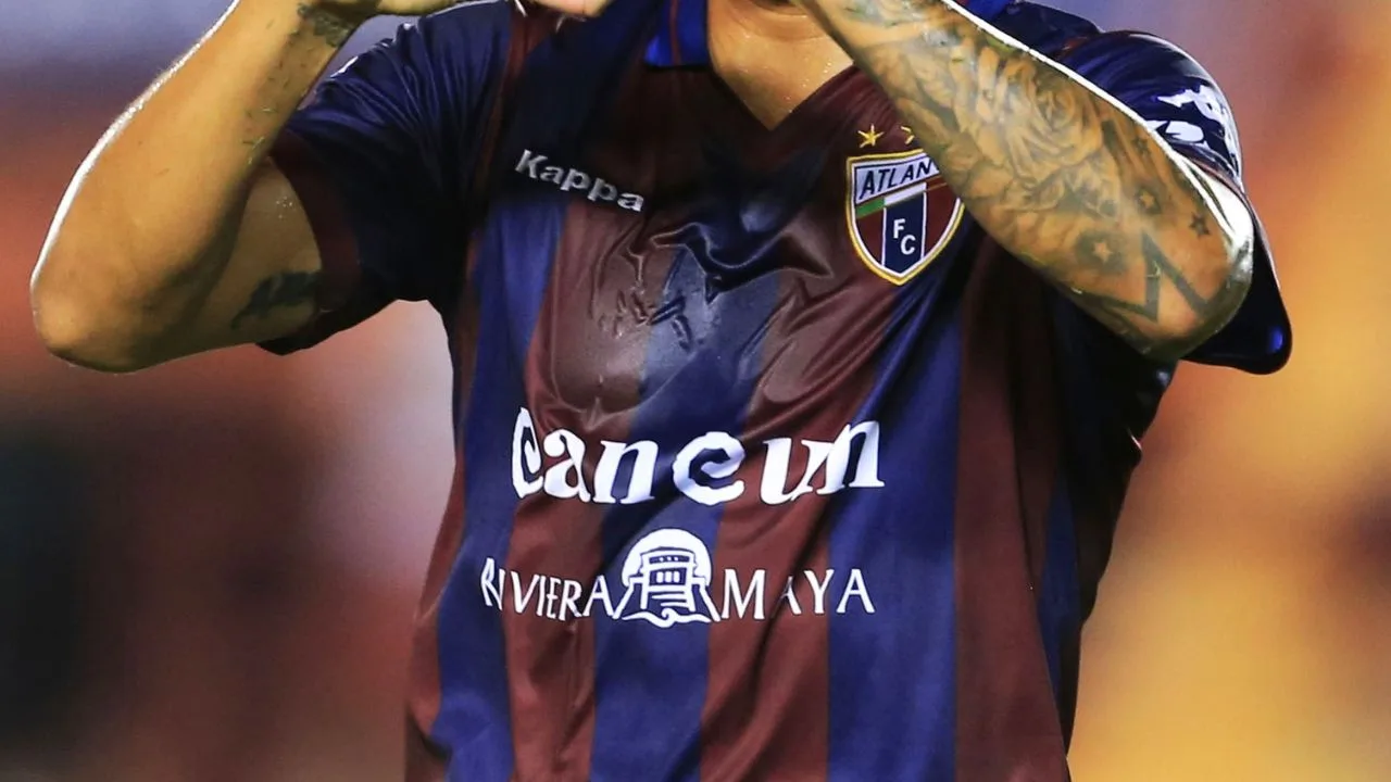Fracasó con el Atlante en la Liga de Expansión MX y ahora la rompe en Argentina: va de líder de goleo.