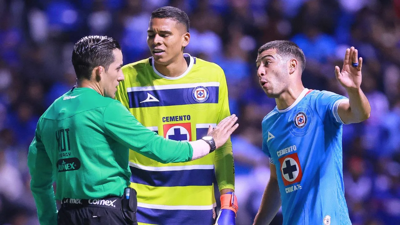 Las tres bajas que tendrá Cruz Azul para la Jornada 10 y quiénes serían sus reemplazos.