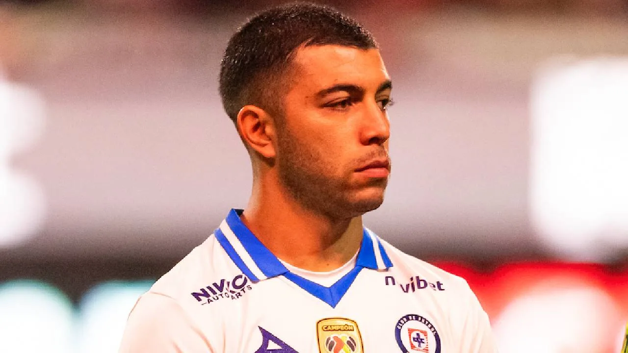 Erik Lira, jugador de Cruz Azul.