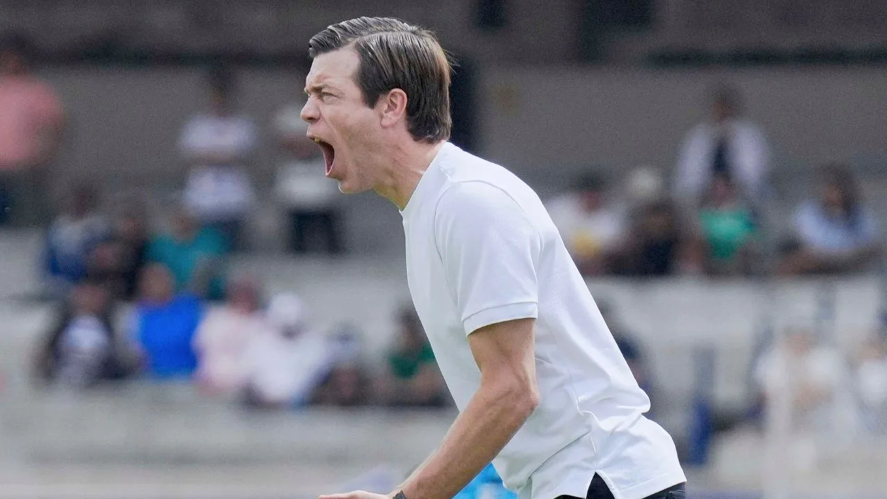 Esteban Solari admite que 'está jodido' tras la crisis de Pumas en el Apertura 2026.