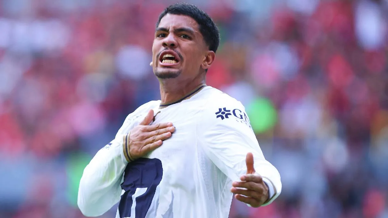 Ángel Azuaje, jugador de Pumas.
