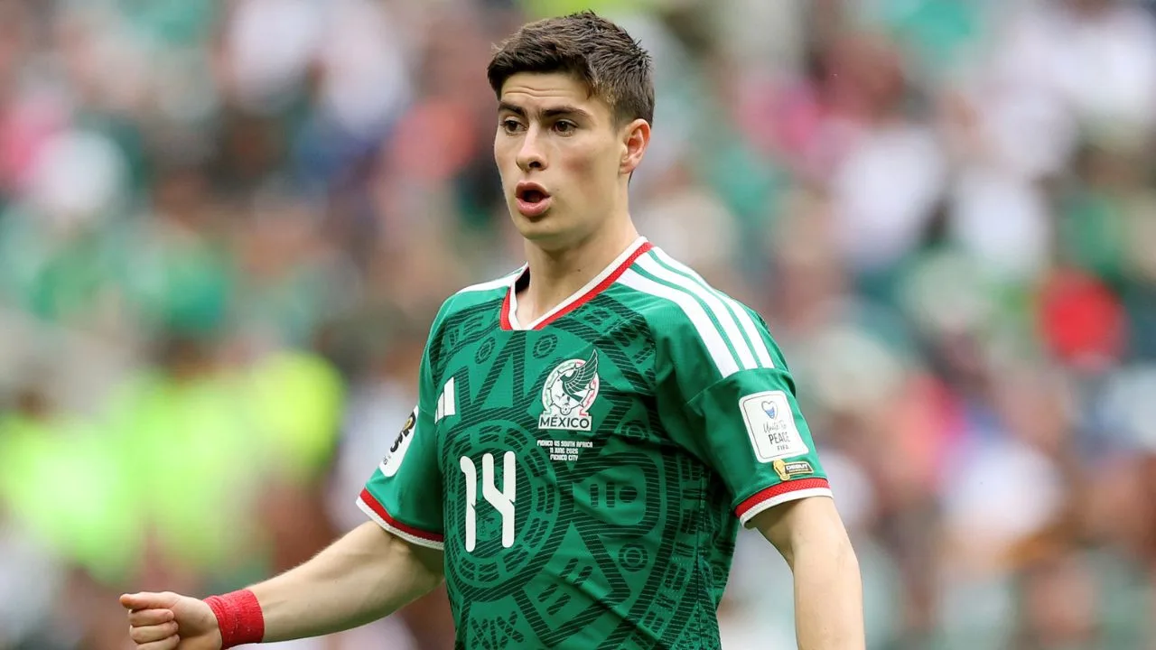 Por qué la Hormiga González llegó tarde a la concentración de México y Santiago Gimenez sería el beneficiado.