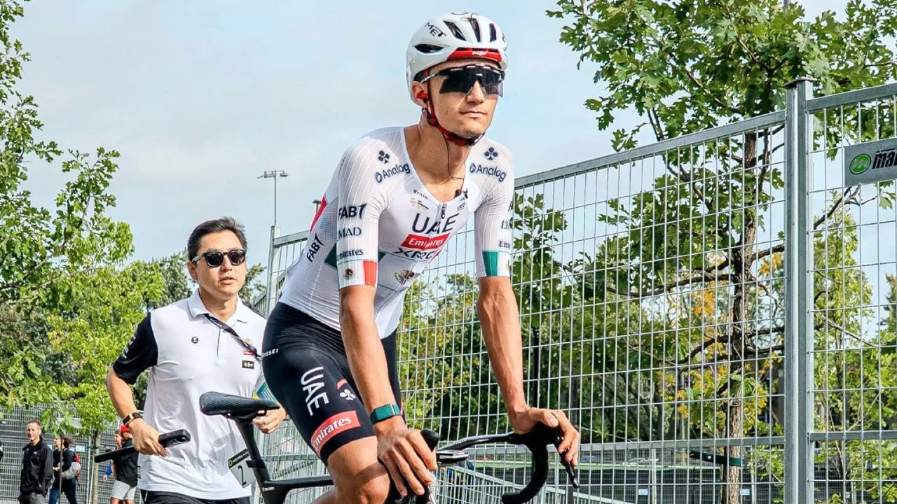 Por qué Isaac del Toro rompió en llanto tras cruzar la meta en el Mundial de Ciclismo de Ruta.