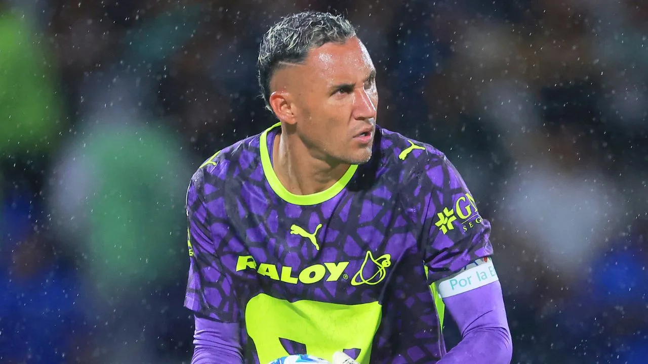 Keylor Navas rompe el silencio y responde a DT de Costa Rica con picante indirecta tras borrarlo de convocatoria.