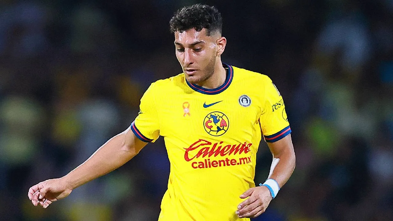 Sebastián Cáceres, futbolista uruguayo.