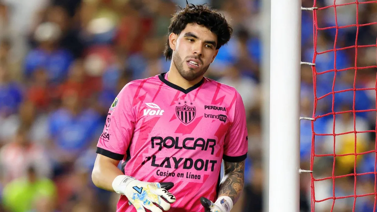 Necaxa castiga al portero Luis Jiménez tras mentársela a la afición: qué sanción le impuso,