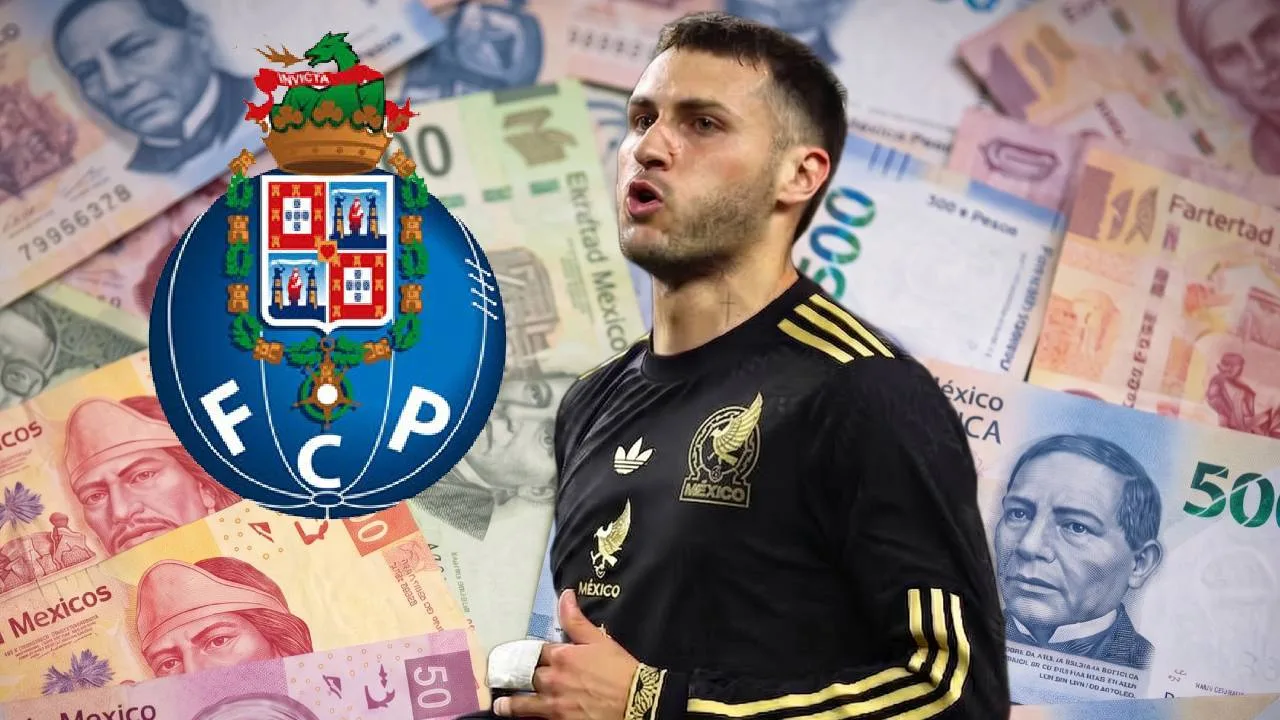 Santiago Giménez, delantero mexicano.