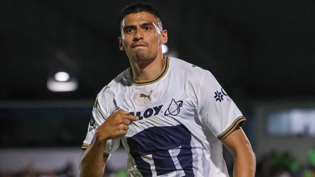 Guillermo Martínez, delantero mexicano.