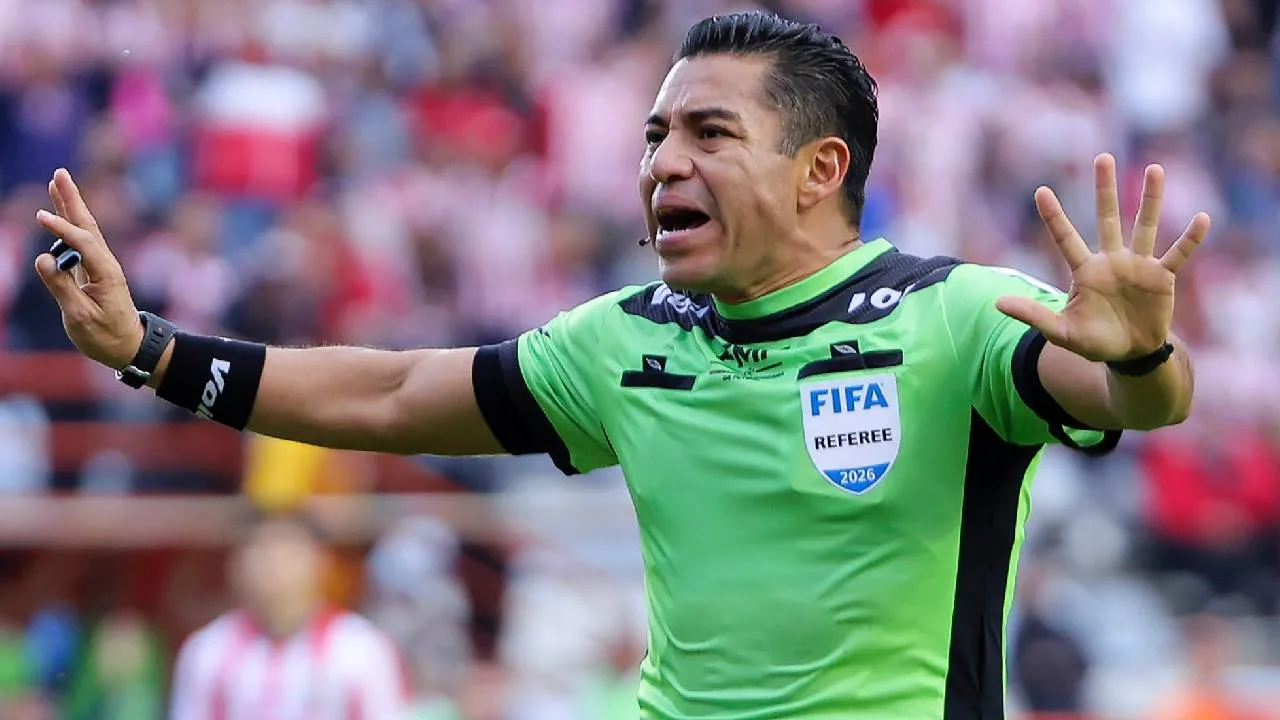 Víctor Cáceres, árbitro para el Clásico Nacional.