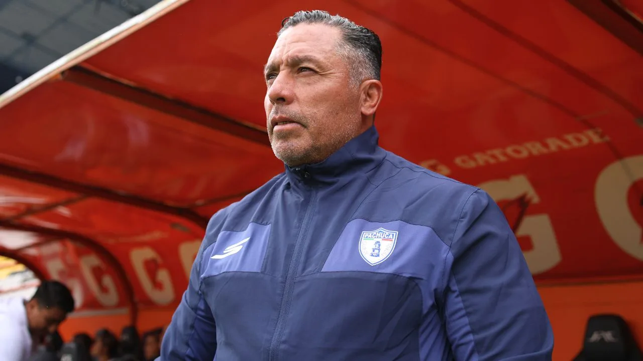 Pachuca despide a entrenador que hizo campeón al equipo por primera vez.