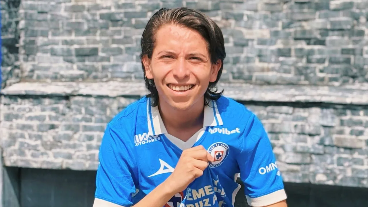 Lo prometió y lo cumplió: Cruz Azul echa del estadio a influencer que insultó a jugadoras de la femenil.