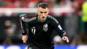 ¿Juega Santiago Gimenez? El estado físico del delantero previo al México vs Colombia