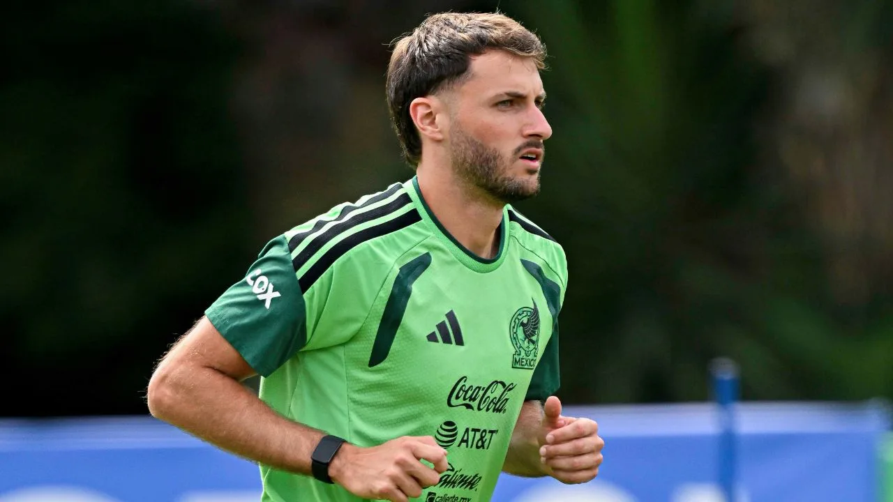 Santiago Gimenez preocupa a la Selección Mexicana y el Porto: qué lesión tiene.