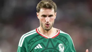 ¿Juega Santiago Giménez? La decisión de Rafa Márquez para México vs. Chile