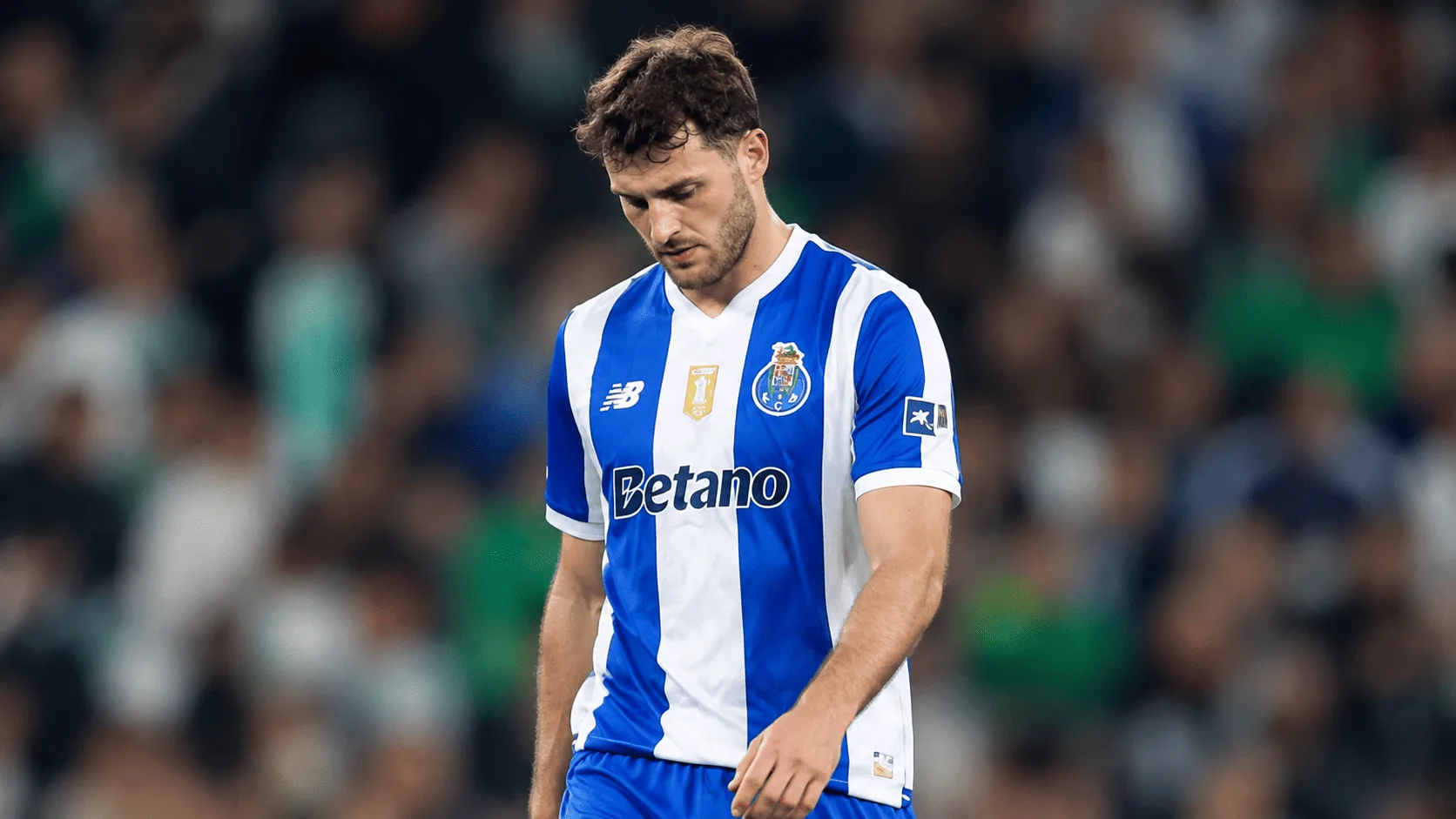 Santi Giménez tuvo pocos minutos en la derrota de Porto.
