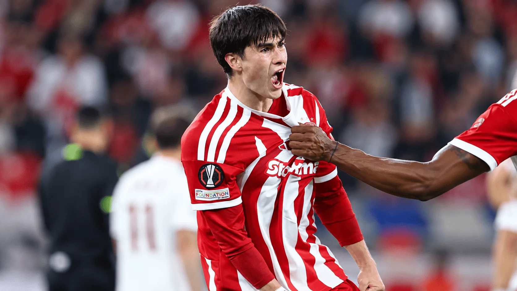 El ex Chivas empieza a sobresalir en Europa.