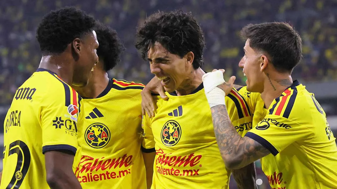 América enfrenta presión de Chivas por el liderato de Liga MX.